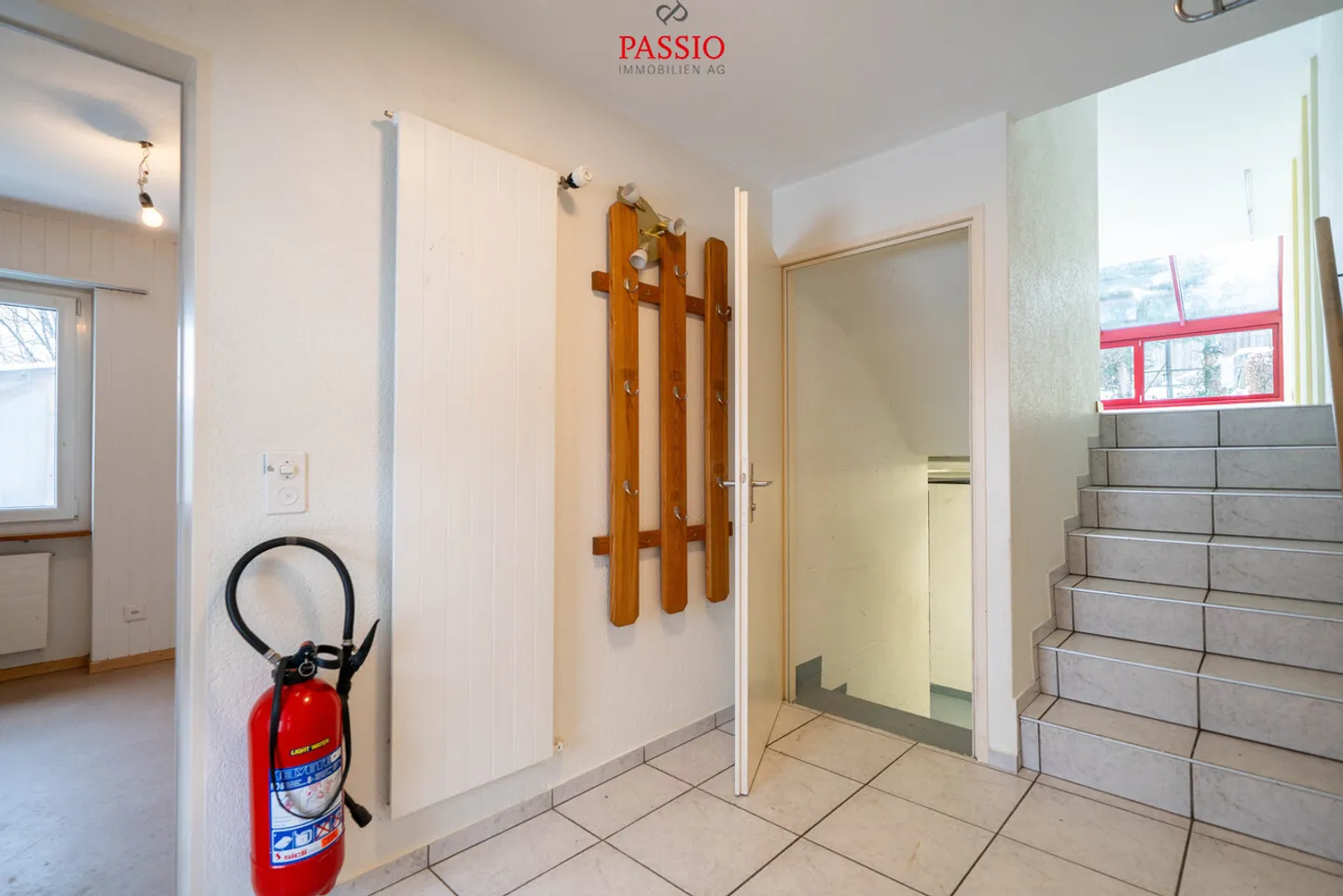 Ampia casa a schiera angolare di 6,5 stanze con giardino e piscina comune - Foto 10 di 30