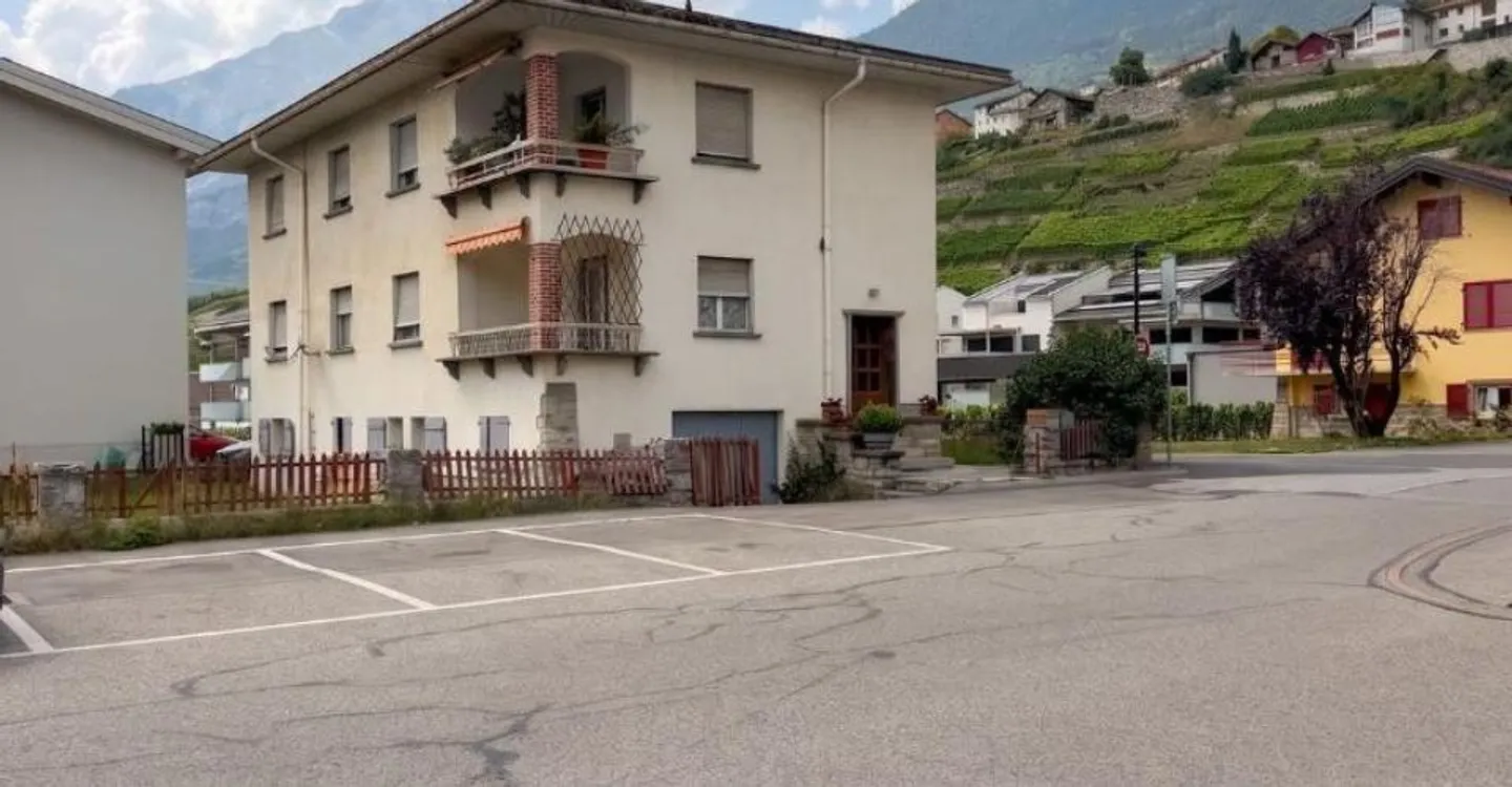 Rare in Conthey - Building with two apartments on a plot of 542 m² - Photo 2 of 13