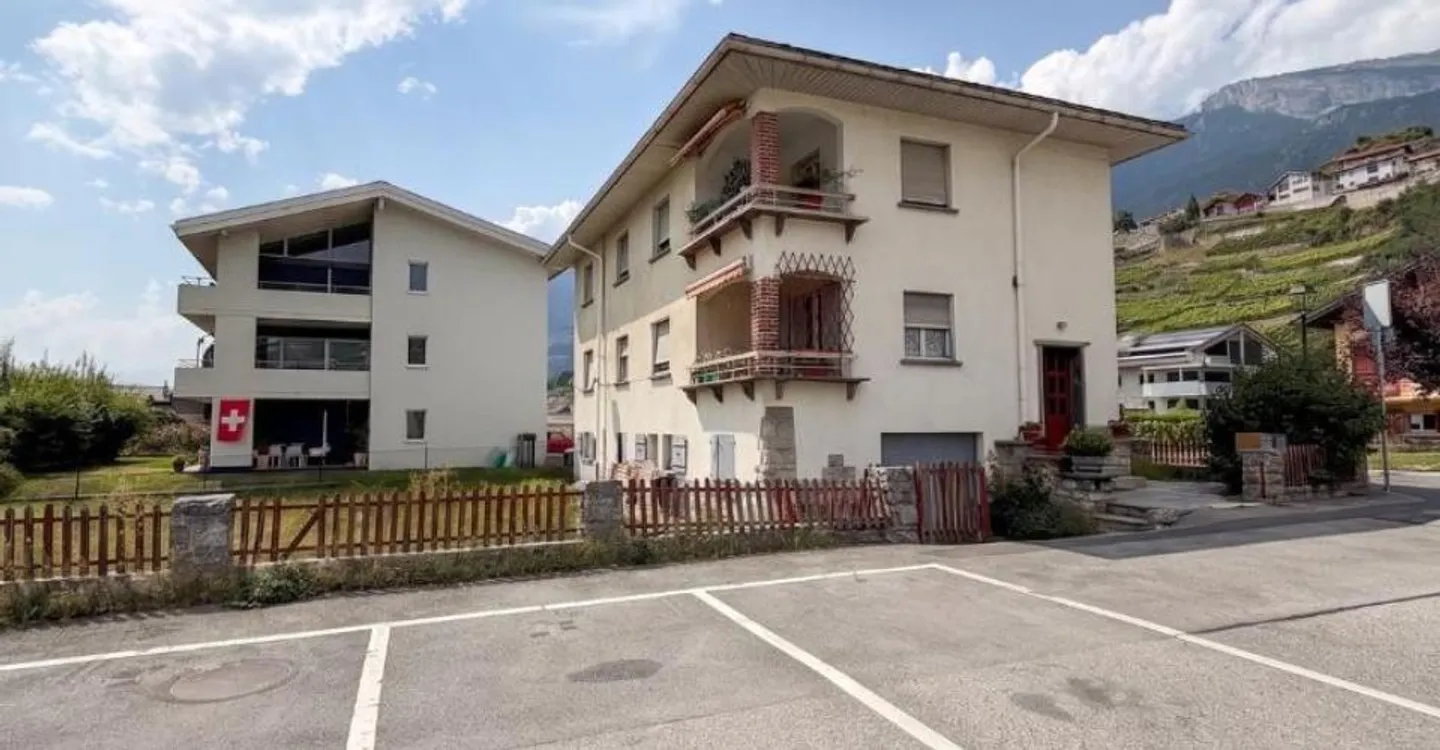 Rare in Conthey - Building with two apartments on a plot of 542 m² - Photo 3 of 13