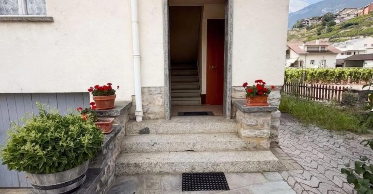 Rare in Conthey - Building with two apartments on a plot of 542 m² - Photo 5 of 13