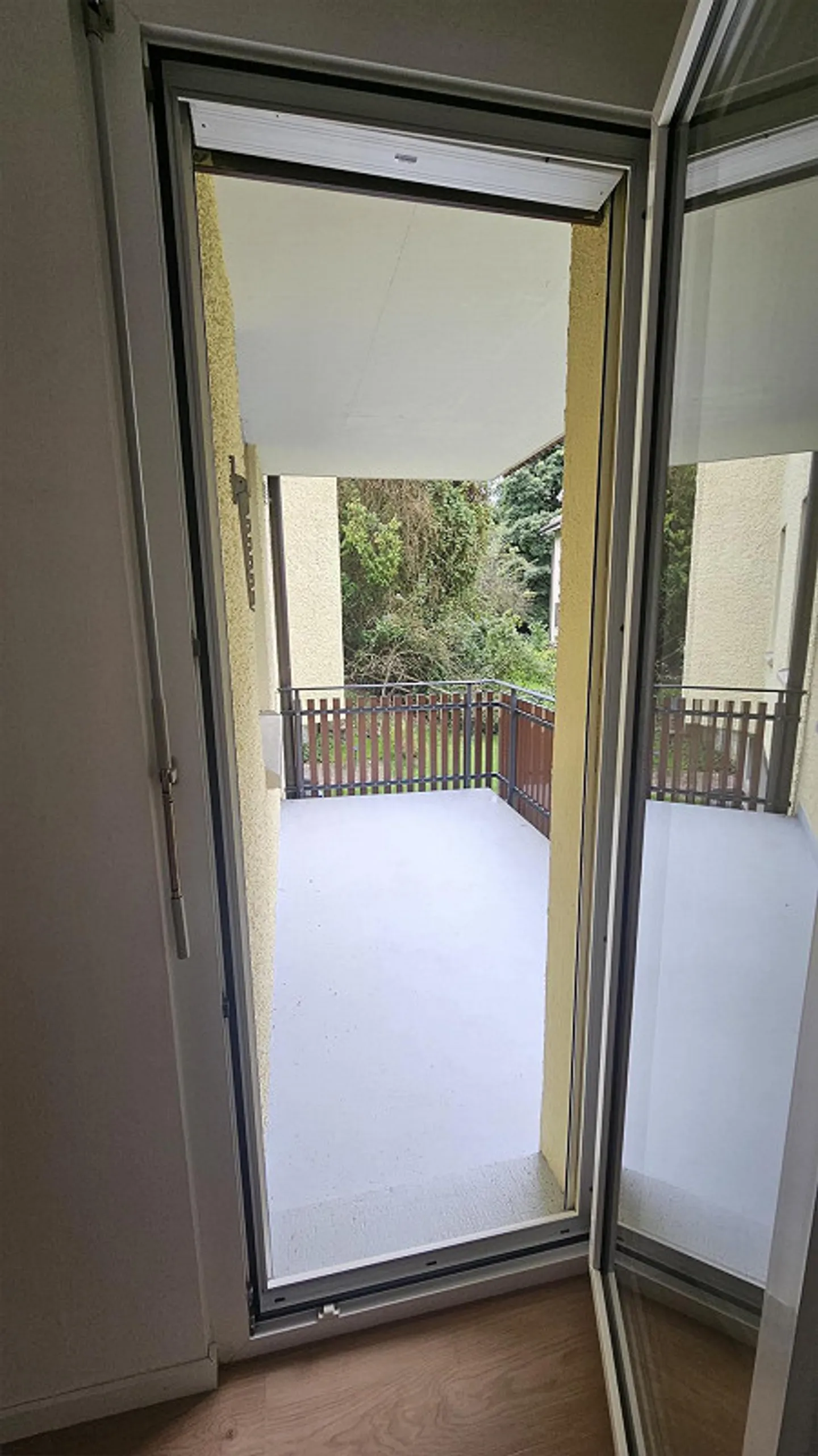 spezielle 4.5 Zimmerwohnung mit Terasse und zusätzlicher Balkon - Foto 1 von 12