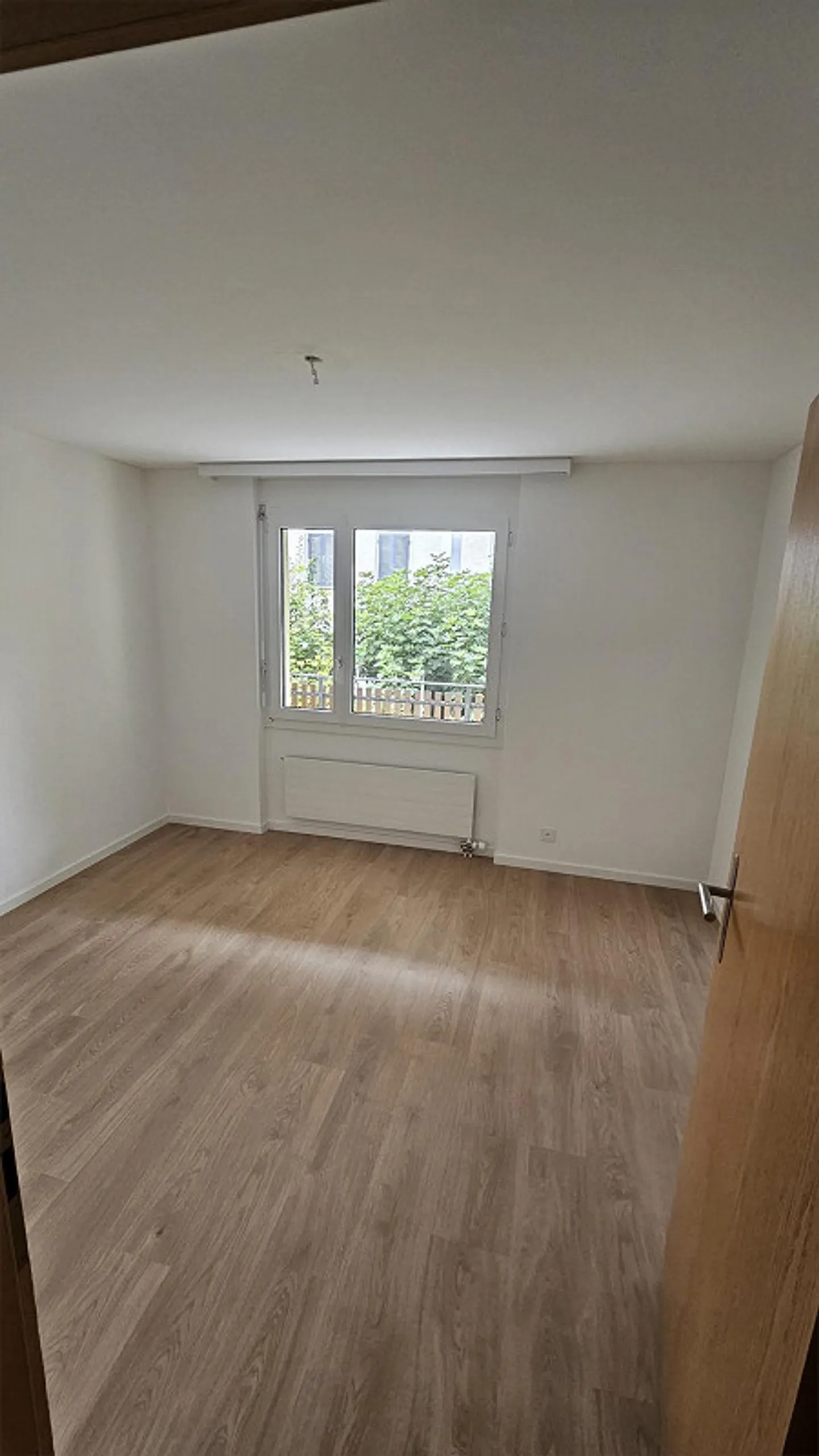 spezielle 4.5 Zimmerwohnung mit Terasse und zusätzlicher Balkon - Foto 2 von 12