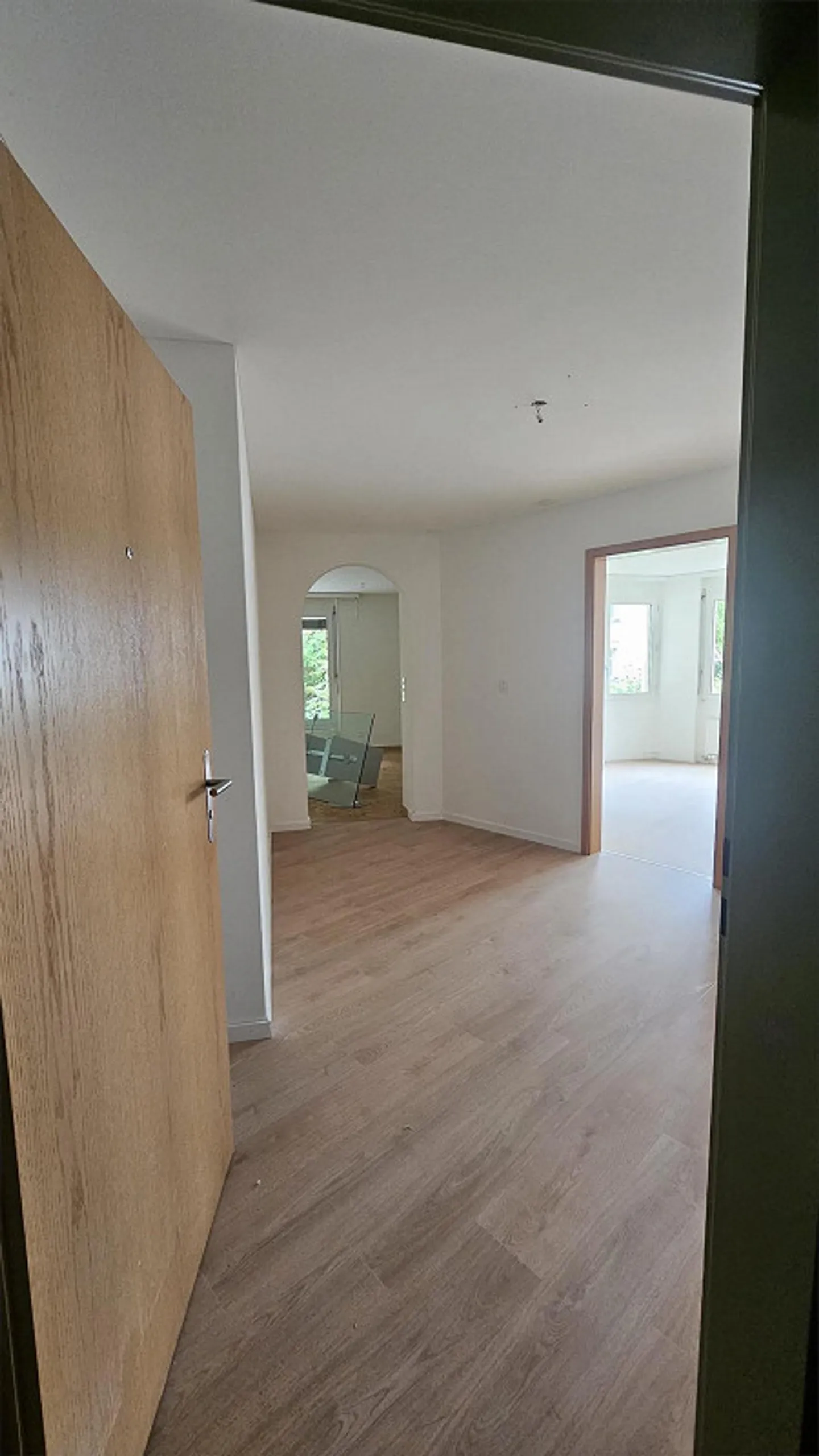 spezielle 4.5 Zimmerwohnung mit Terasse und zusätzlicher Balkon - Foto 4 von 12