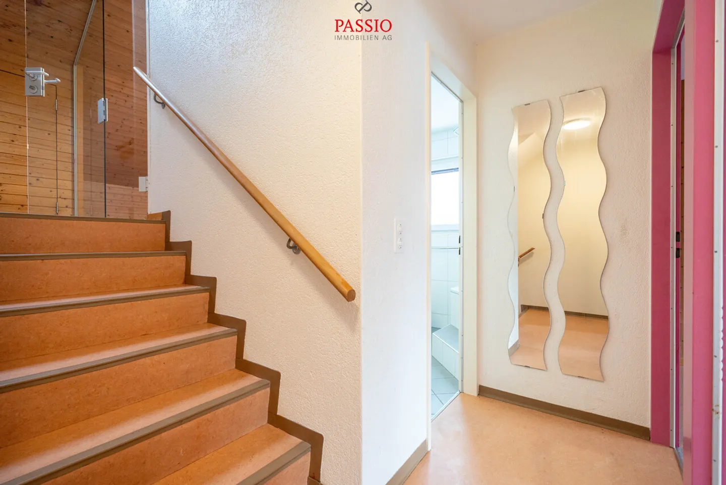 Ampia casa a schiera angolare di 6,5 stanze con giardino e piscina comune - Foto 16 di 30