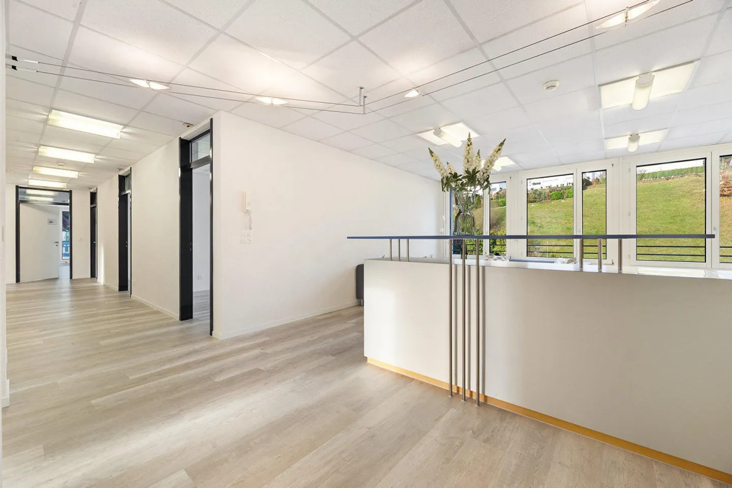 Hors du bureau à domicile dans votre nouveau bureau ! - Photo 3 sur 6