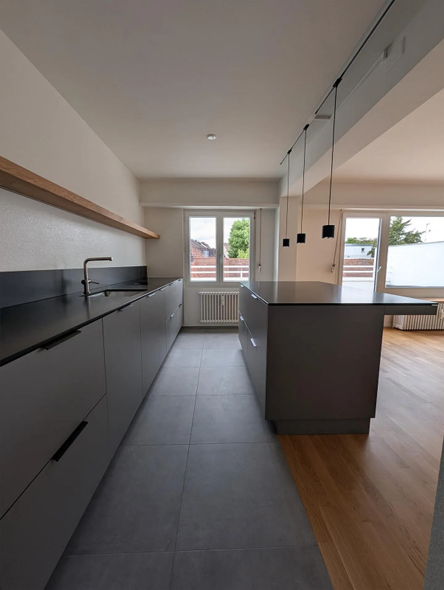 Esclusivo appartamento attico di 4,5 stanze con 2 terrazze a St. Johann - Foto 1 di 18