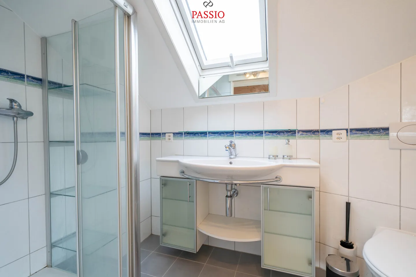 Ampia casa a schiera angolare di 6,5 stanze con giardino e piscina comune - Foto 20 di 30