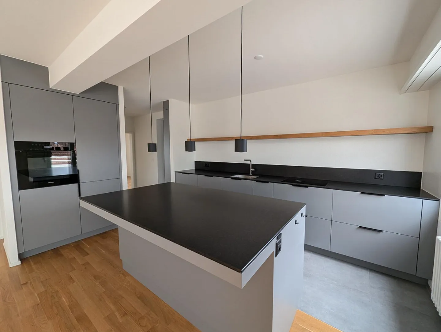 Esclusivo appartamento attico di 4,5 stanze con 2 terrazze a St. Johann - Foto 2 di 18
