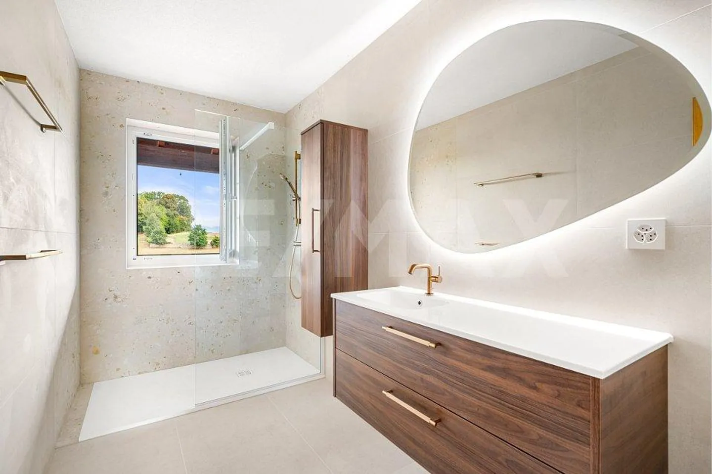 RENOVIERTES 4-ZIMMER-APARTMENT MIT XXL-BALKON UND IDYLLISCHER LAGE - Foto 4 von 12