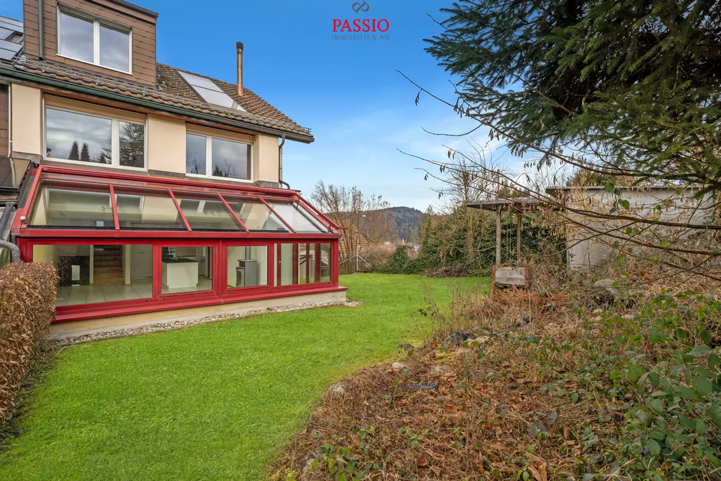 Ampia casa a schiera angolare di 6,5 stanze con giardino e piscina comune - Foto 25 di 30