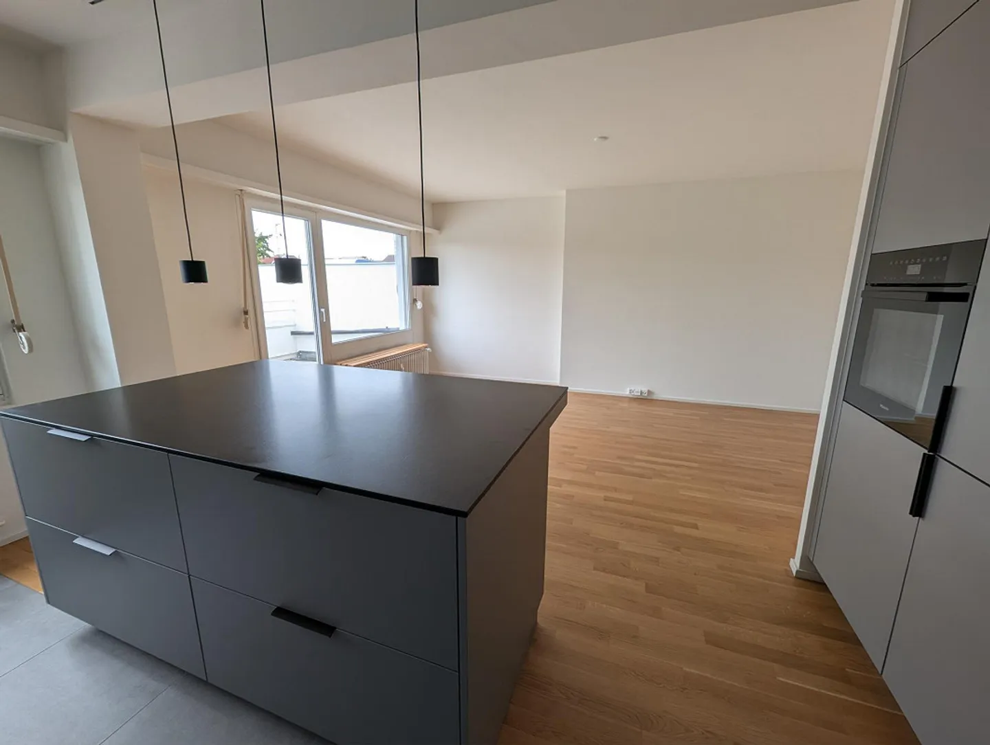 Esclusivo appartamento attico di 4,5 stanze con 2 terrazze a St. Johann - Foto 4 di 18
