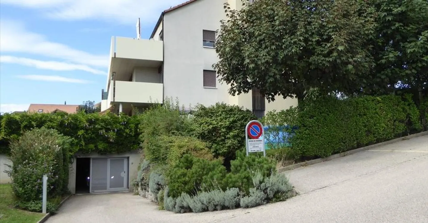Indoor parking space for rent in Chavannes-près-Renens - Photo 2 of 2