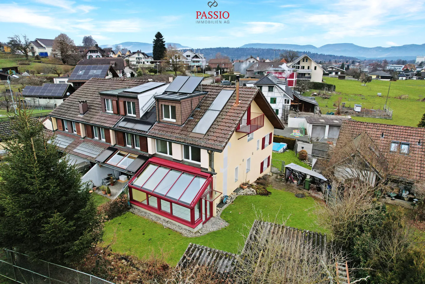 Ampia casa a schiera angolare di 6,5 stanze con giardino e piscina comune - Foto 27 di 30