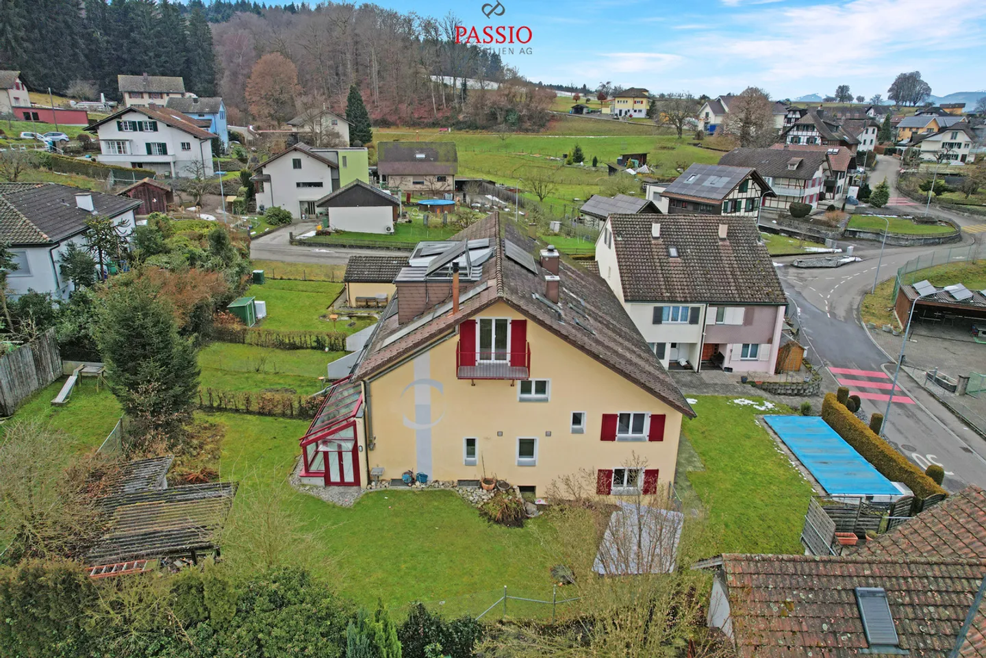 Ampia casa a schiera angolare di 6,5 stanze con giardino e piscina comune - Foto 28 di 30