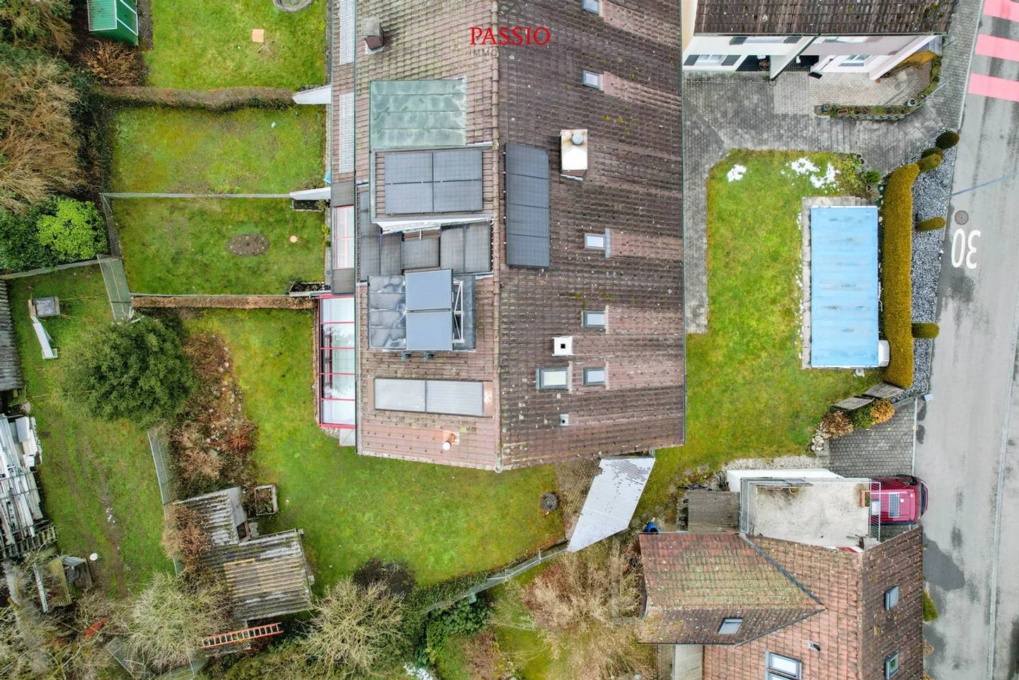 Ampia casa a schiera angolare di 6,5 stanze con giardino e piscina comune - Foto 26 di 30