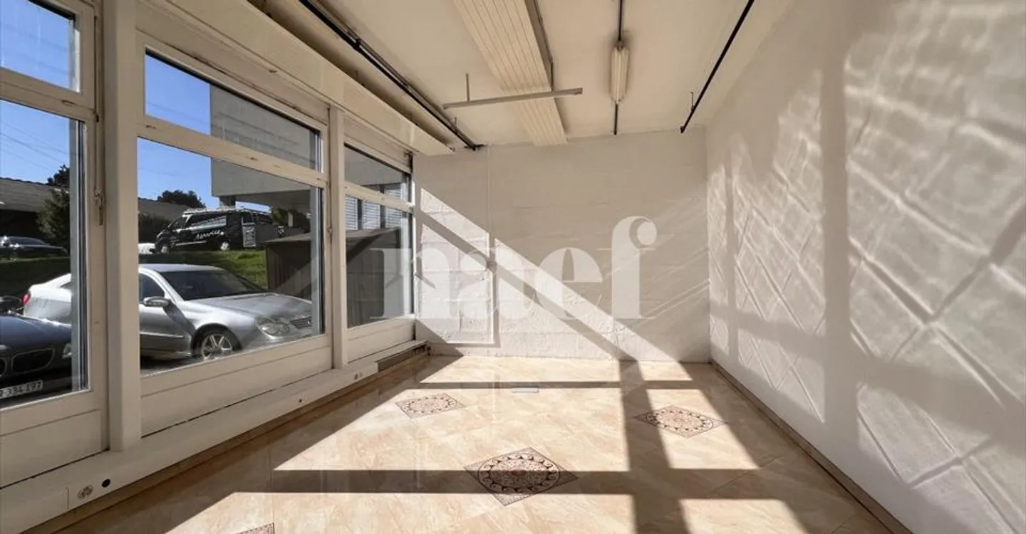 Mixed-use building for rent - Photo 1 of 7