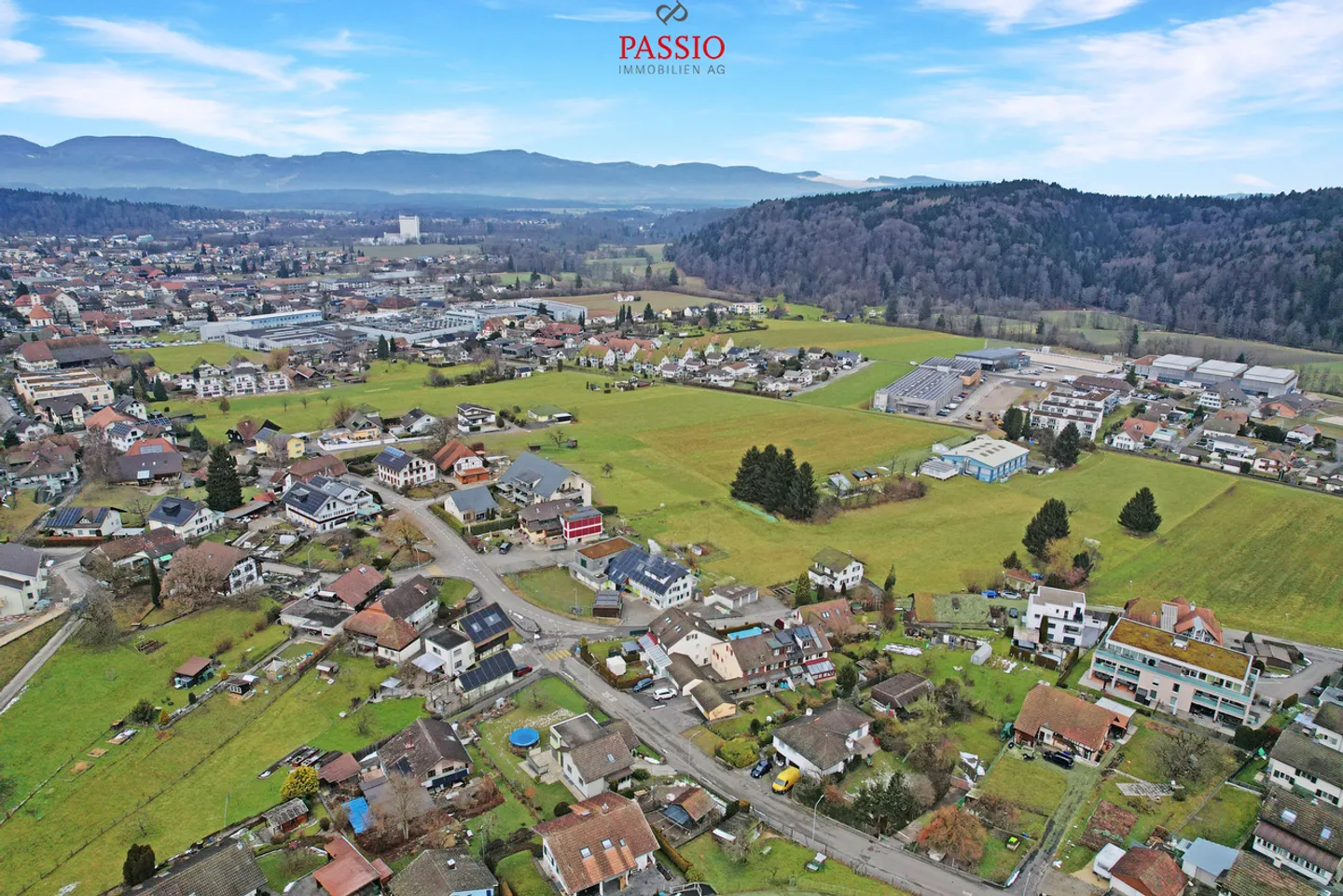 Ampia casa a schiera angolare di 6,5 stanze con giardino e piscina comune - Foto 29 di 30