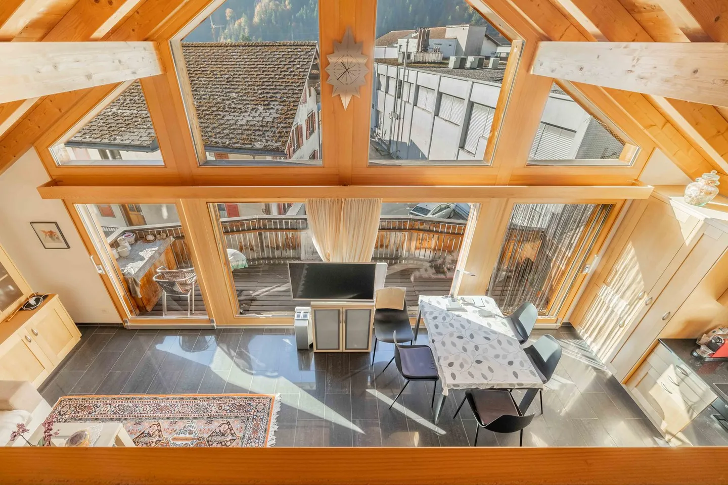 Attractive property with two two-family houses and four apartments - Photo 1 of 12