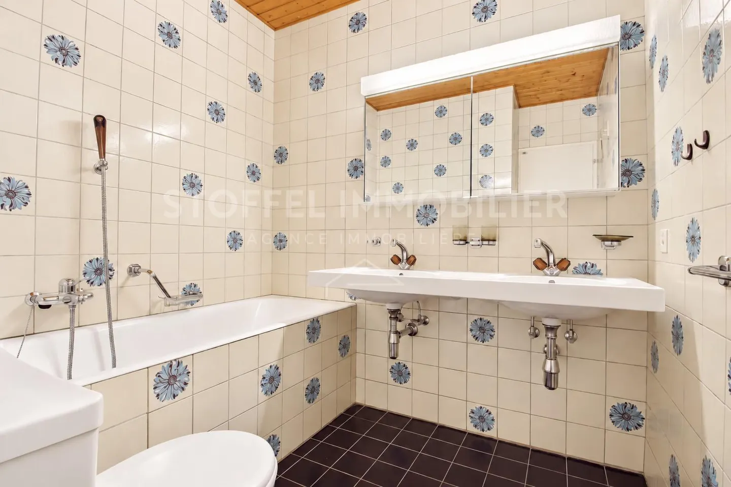 Charming Semi-Detached Villa - Photo 10 of 13