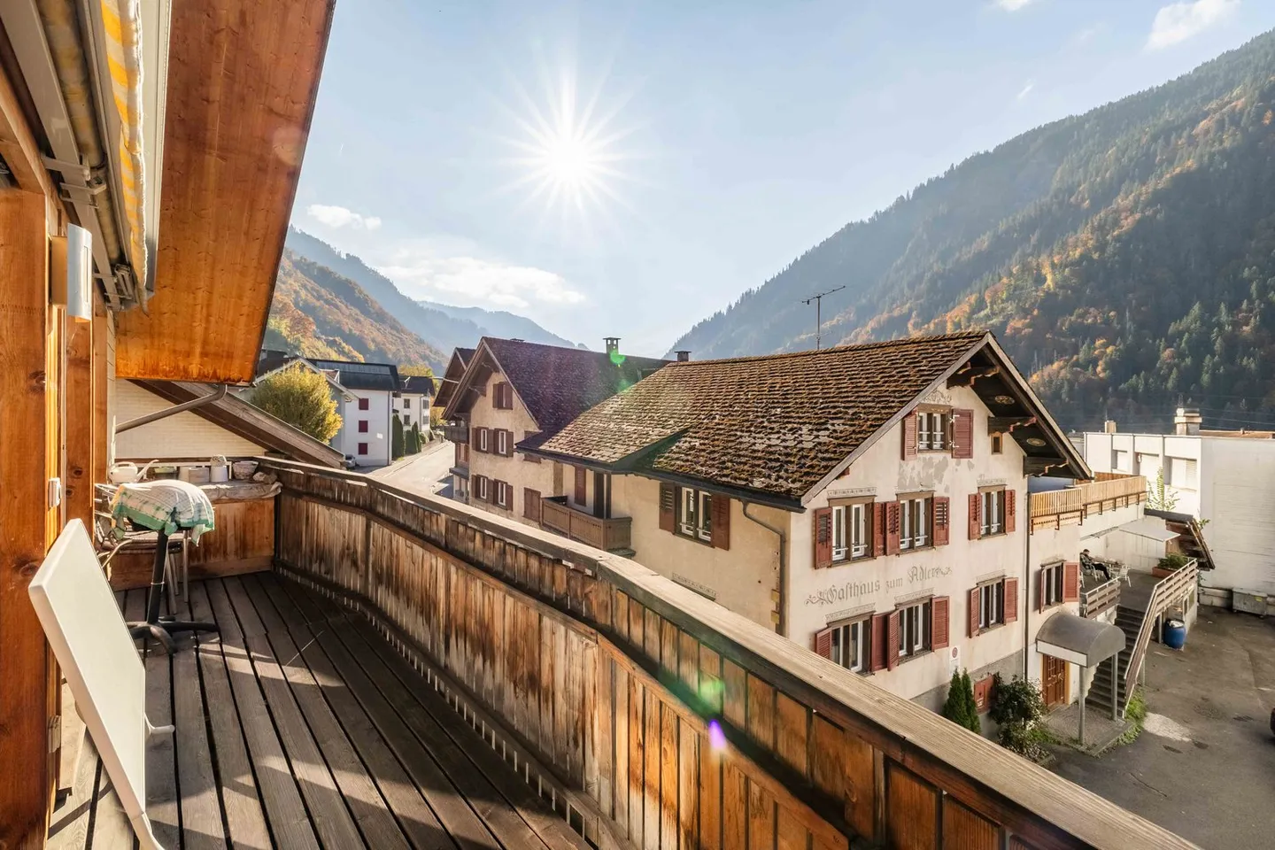 Attractive property with two two-family houses and four apartments - Photo 3 of 12