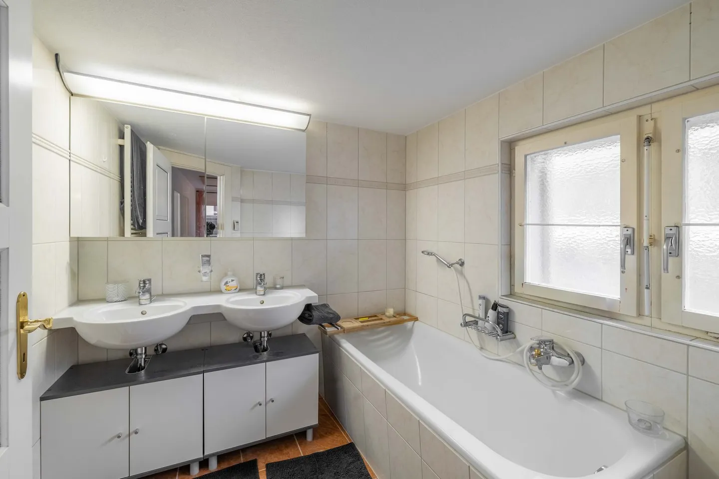 Attractive property with two two-family houses and four apartments - Photo 7 of 12