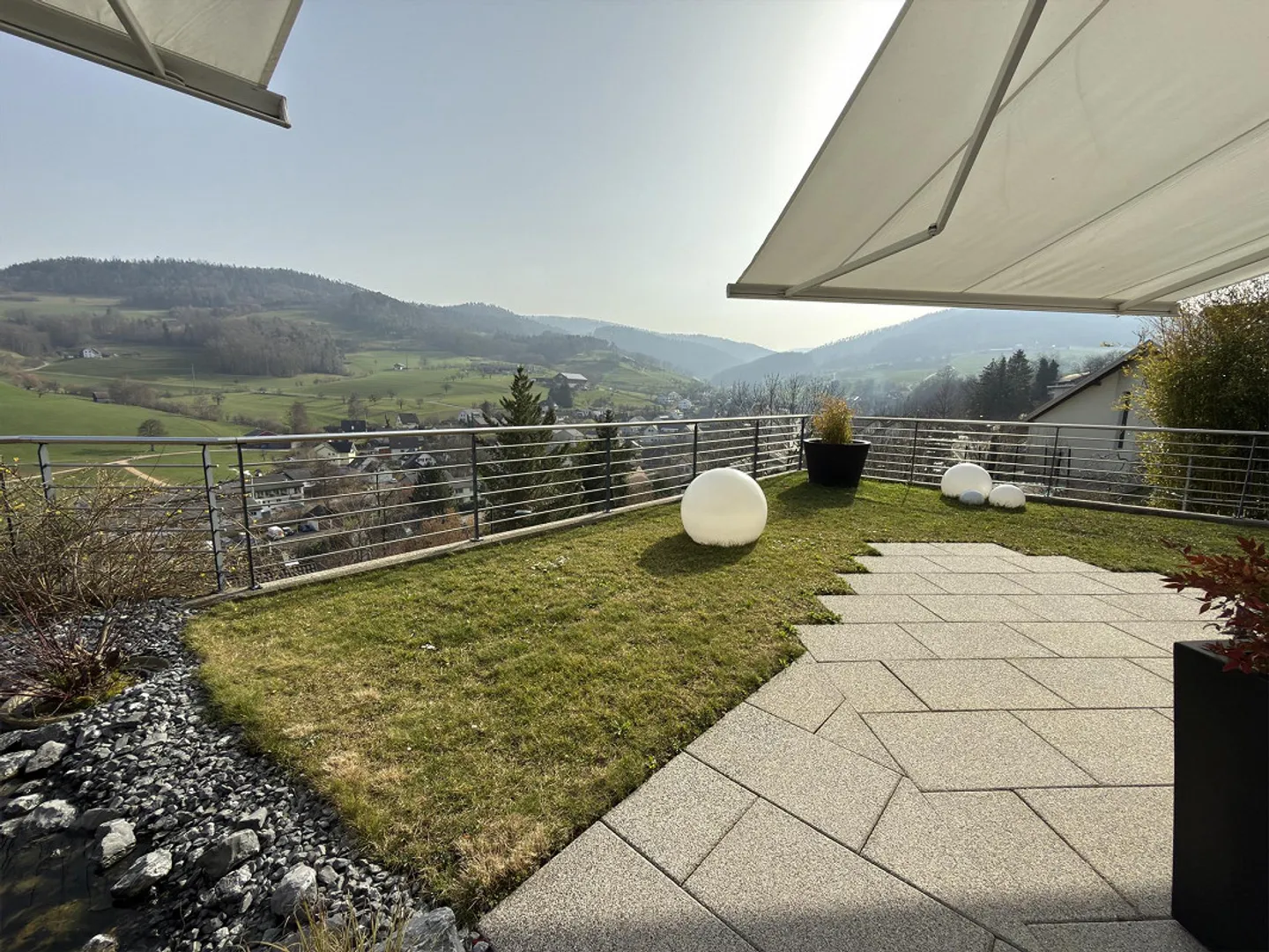 Casa unifamiliare di 4,5 stanze con fascino, vista panoramica e qualità della vita - Foto 3 di 9