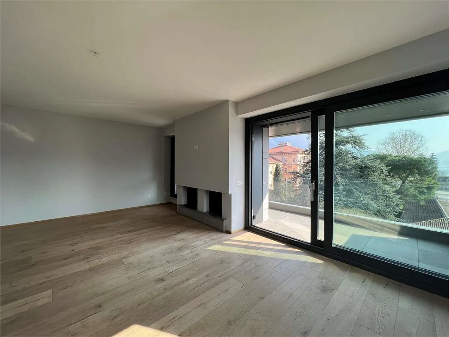 Ref. 2639 Lugano facing Ciani Park 3.5 rooms with lake view - Photo 3 of 8