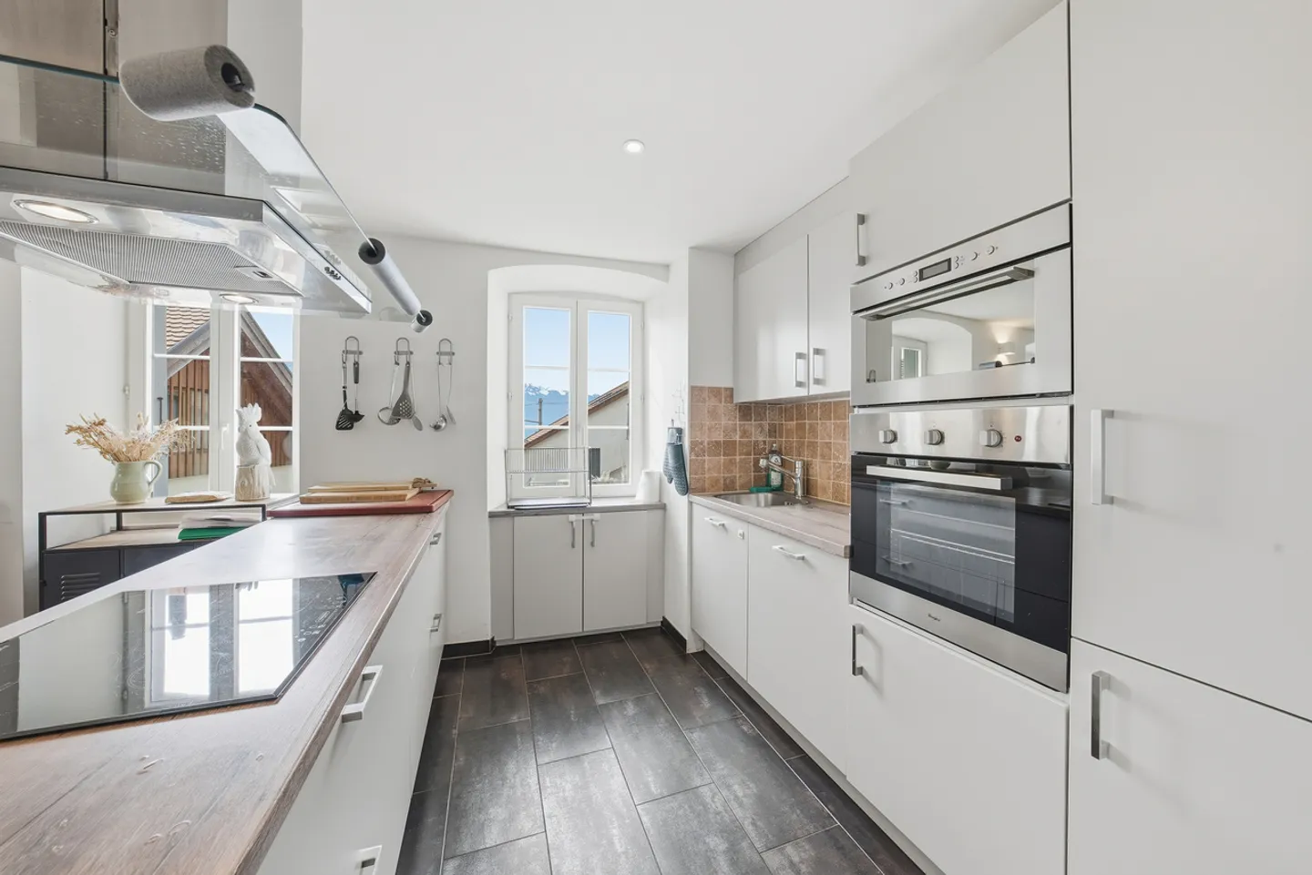 Charming Winemaker's House with Lake and Mountain View - Photo 4 of 33