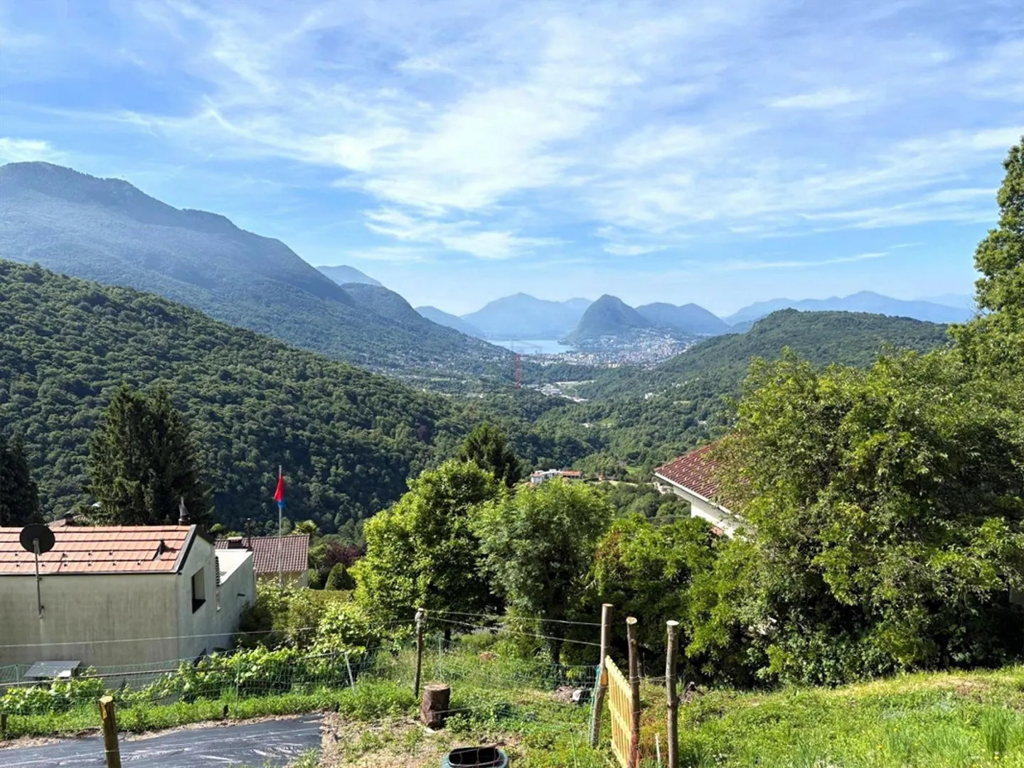 COSTRUISCI LA TUA CASA PRIMARIA LONTANA DAL TRAFFICO - Foto 1 di 3