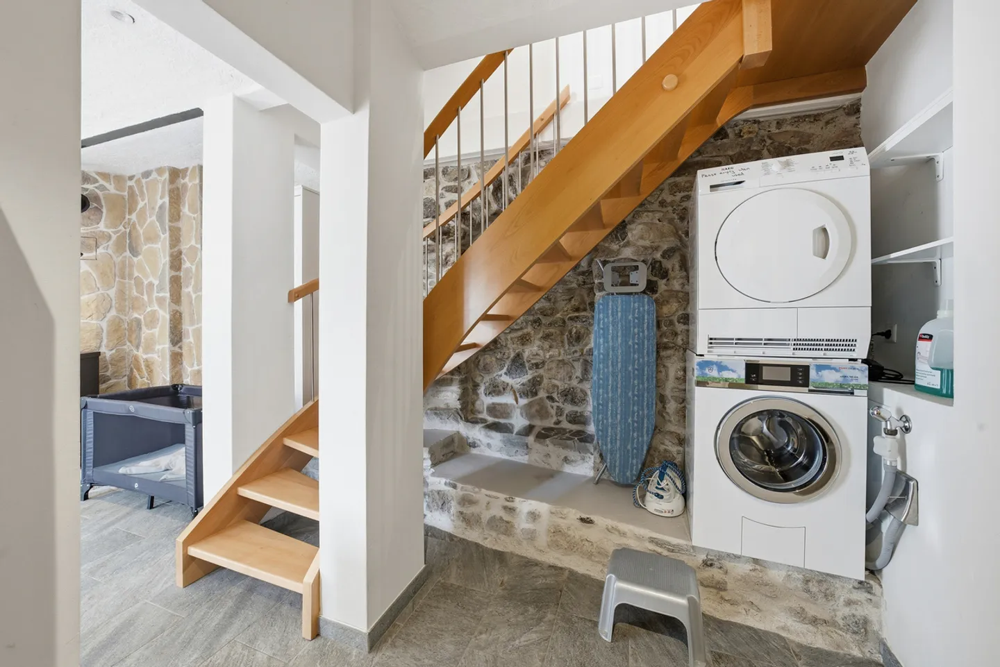 Charming Winemaker's House with Lake and Mountain View - Photo 24 of 33