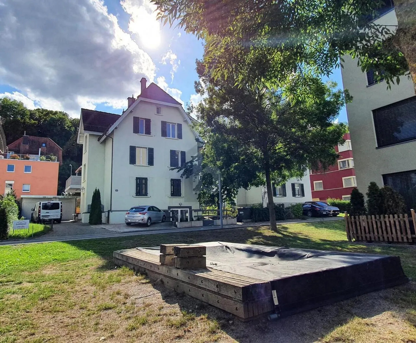 MEUBLÉ ET MODERNE DANS UN ENDROIT CALME - Photo 1 sur 6