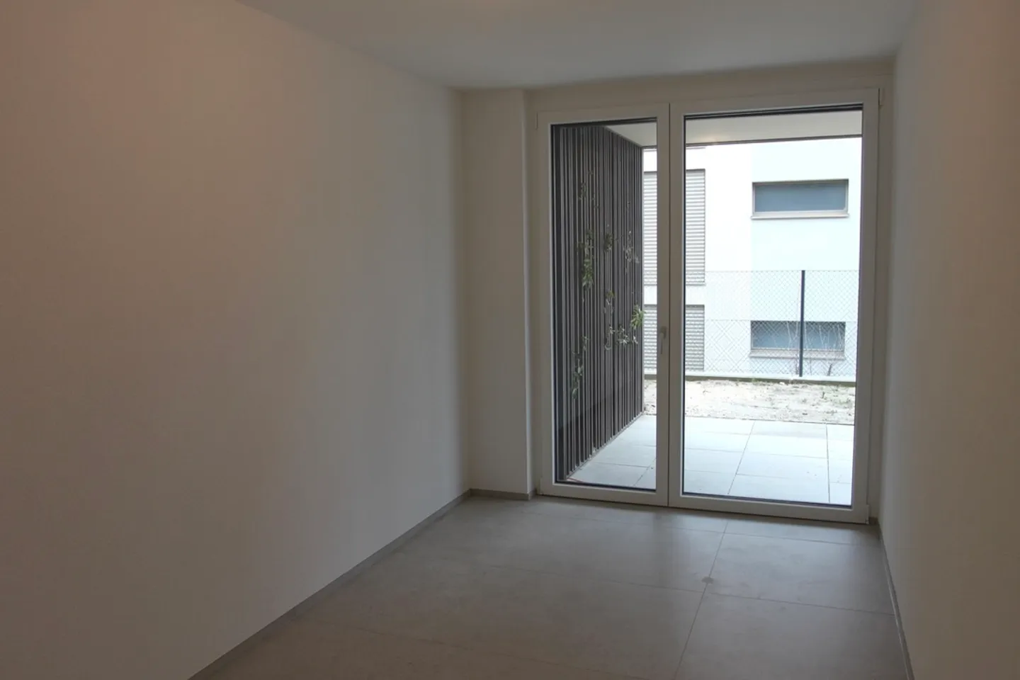 Spacious Ground Floor Apartment 2.5 Rooms New (69m²) - Photo 8 of 8