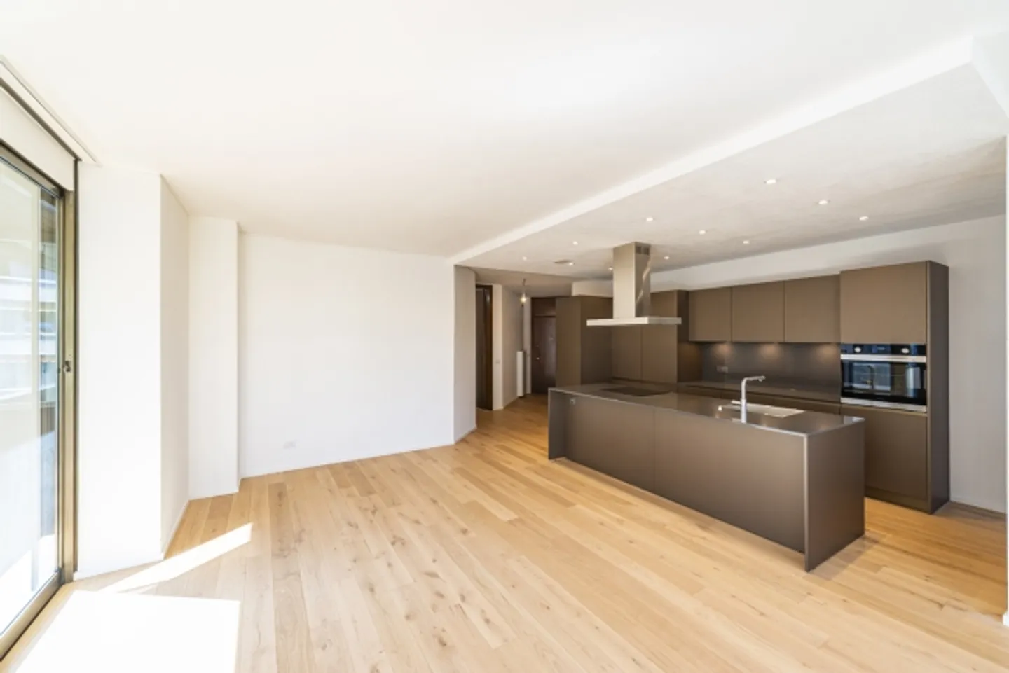 Modern 3.5-room apartment, renovated in Cassarate - Photo 5 of 14