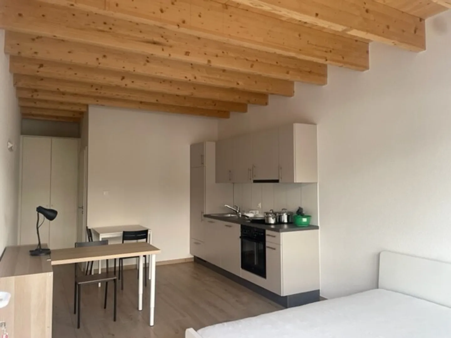 Studio Entièrement Meublé - Photo 2 sur 3