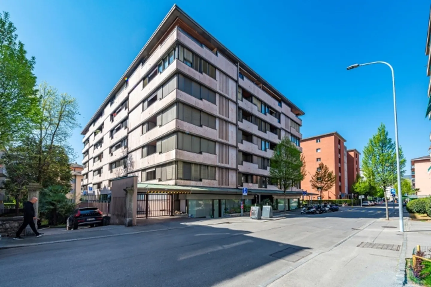 Modern 3.5-room apartment, renovated in Cassarate - Photo 3 of 14