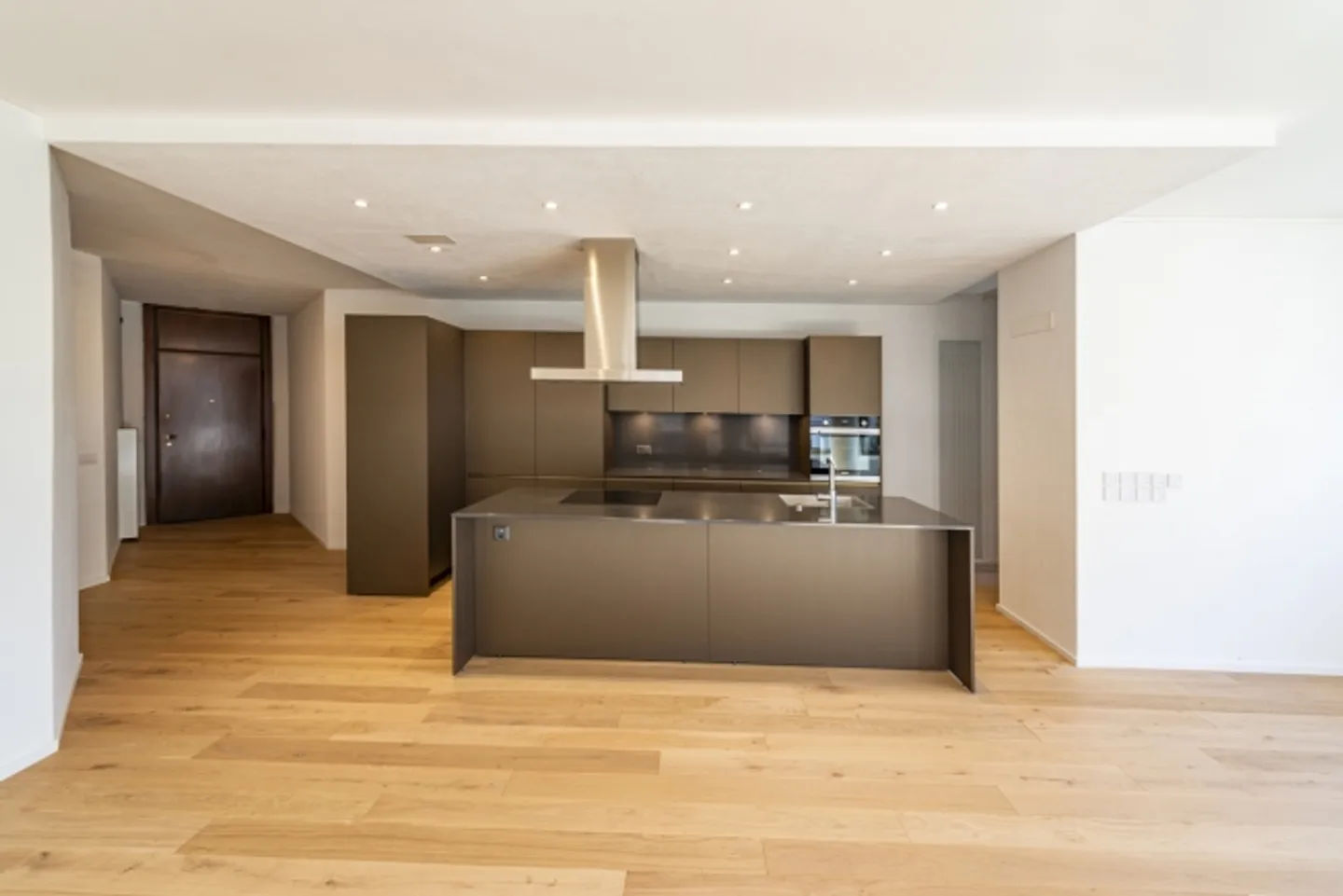 Modern 3.5-room apartment, renovated in Cassarate - Photo 4 of 14