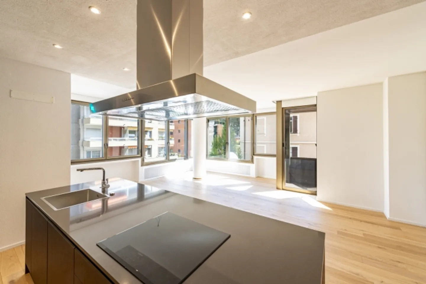 Modern 3.5-room apartment, renovated in Cassarate - Photo 6 of 14