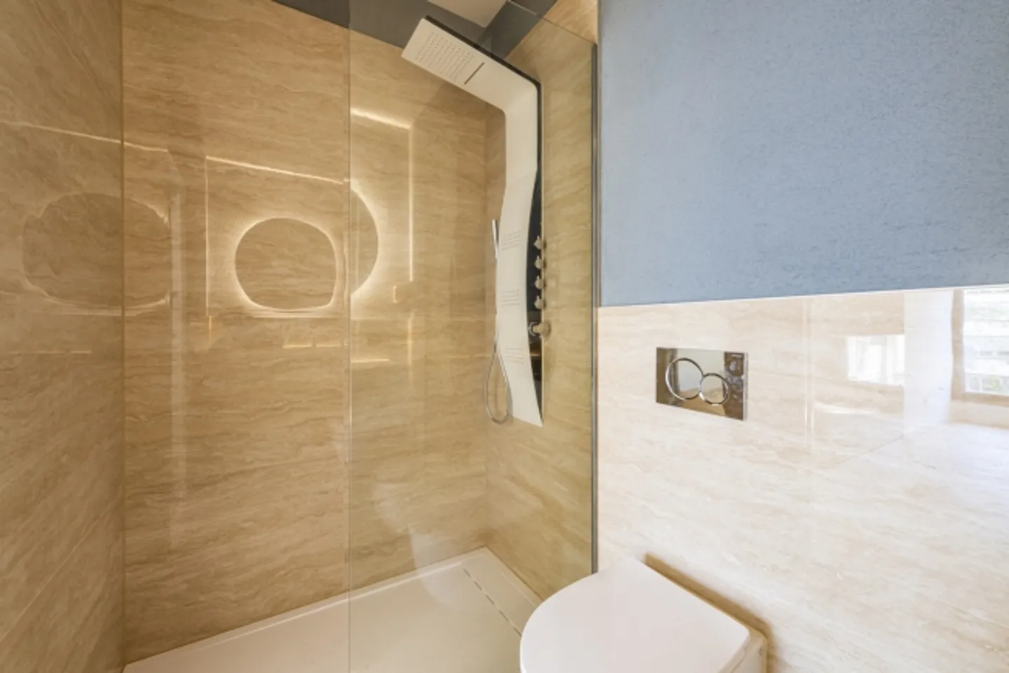 Modern 3.5-room apartment, renovated in Cassarate - Photo 9 of 14