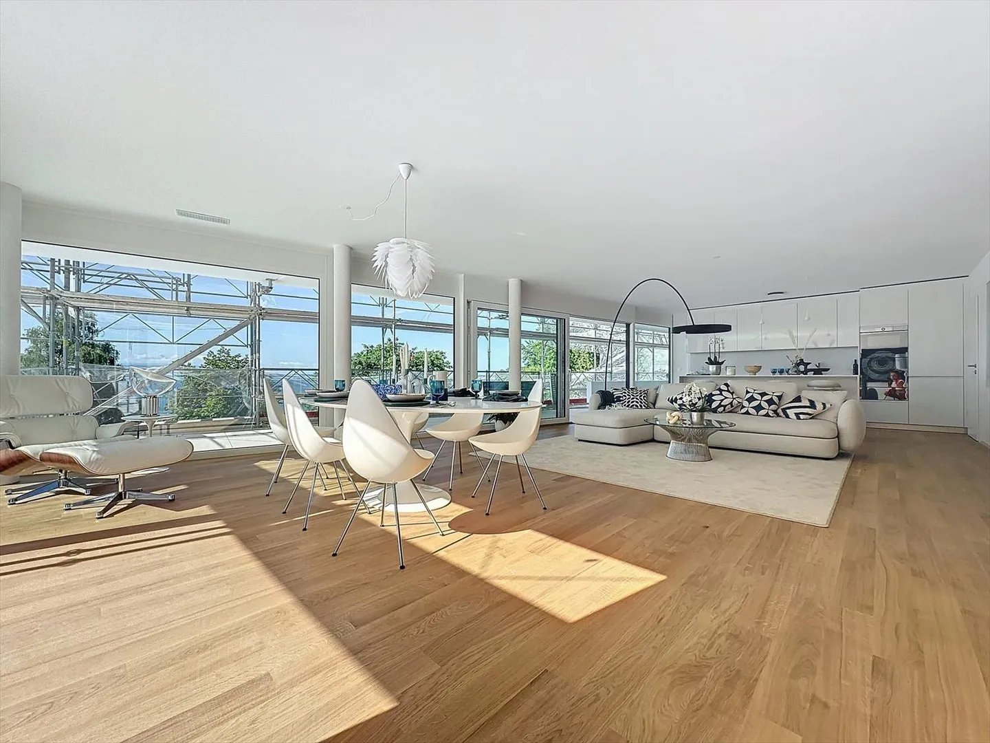 Neue Promotion: 5,5-Zimmer-Wohnung mit überdachtem Balkon und Dachterrasse - Foto 1 von 13