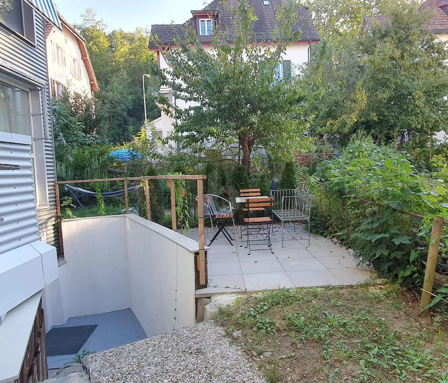 MEUBLÉ ET MODERNE DANS UN ENDROIT CALME - Photo 4 sur 6