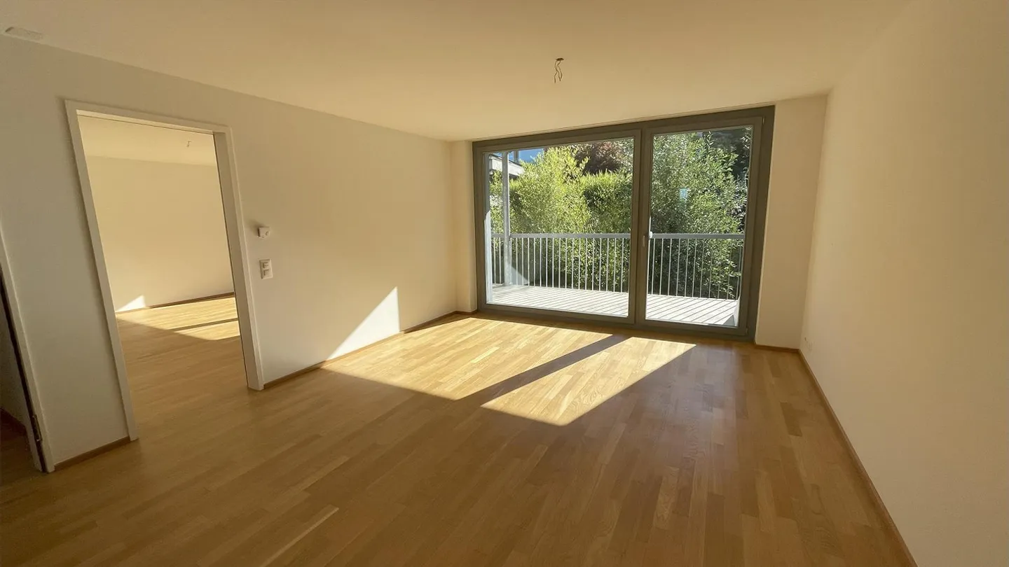 Renovated 3.5-room apartment with large terrace & wood stove - Photo 2 of 16