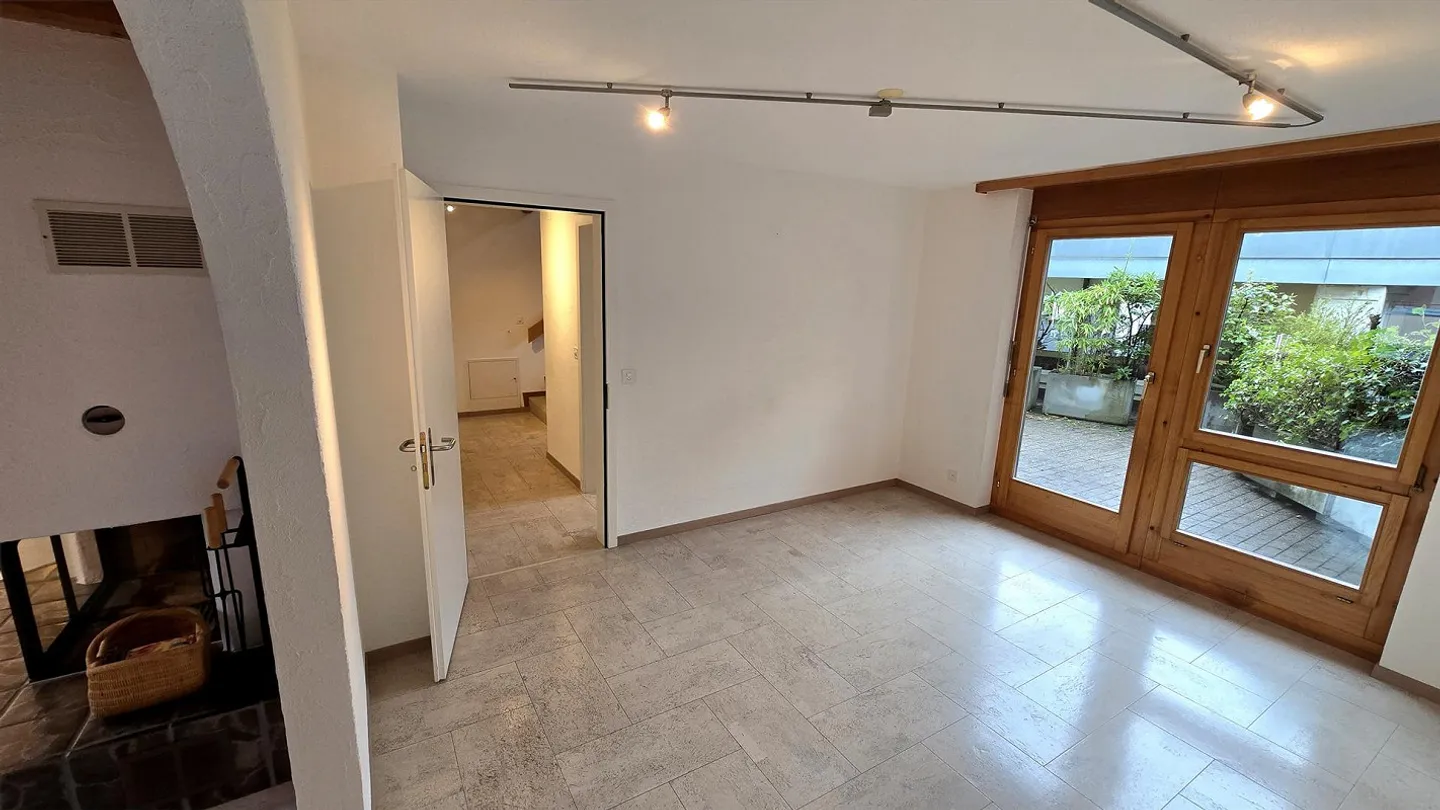 Charming Living Directly on the Aare - Extraordinary 3.5-Room Apartment - Photo 7 of 22