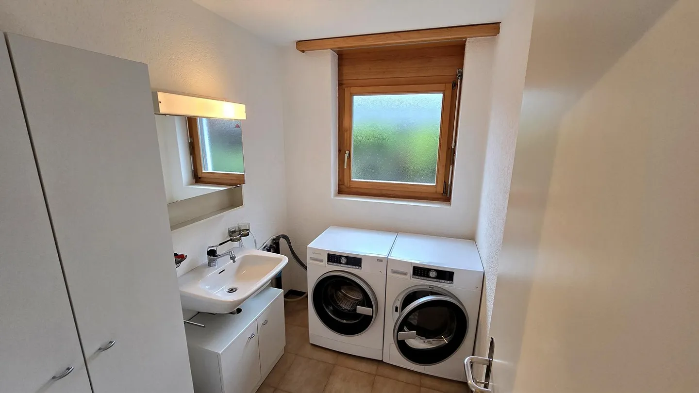 Charming Living Directly on the Aare - Extraordinary 3.5-Room Apartment - Photo 13 of 22
