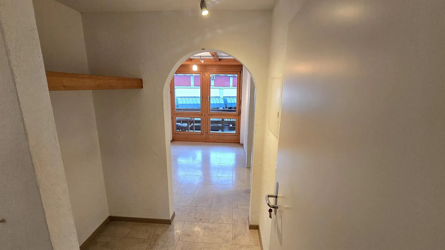 Charming Living Directly on the Aare - Extraordinary 3.5-Room Apartment - Photo 2 of 22