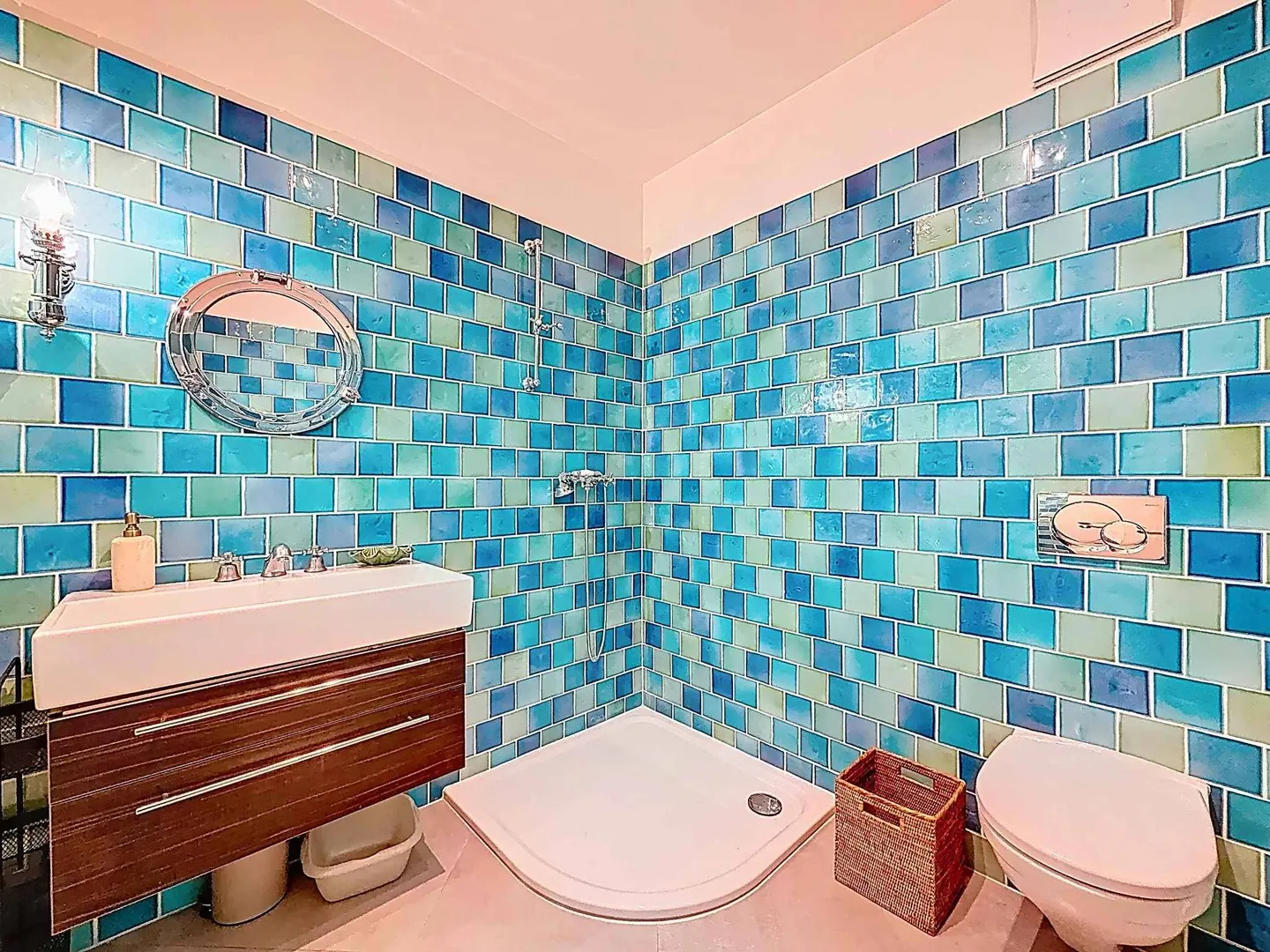 Dreamlike View - Magnificent Bright Apartment - Photo 9 of 11