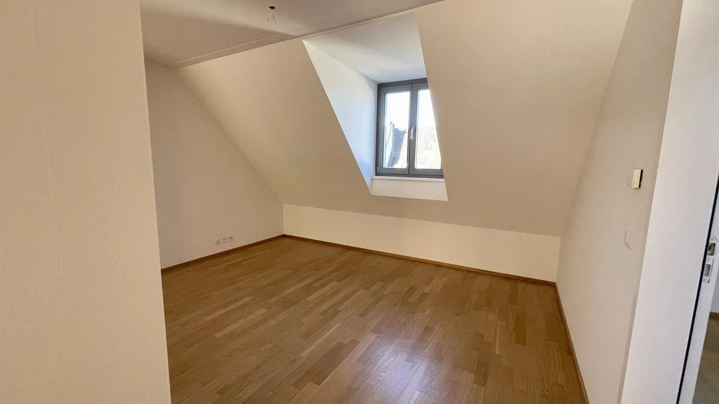Renovated 3.5-room apartment with large terrace & wood stove - Photo 13 of 16