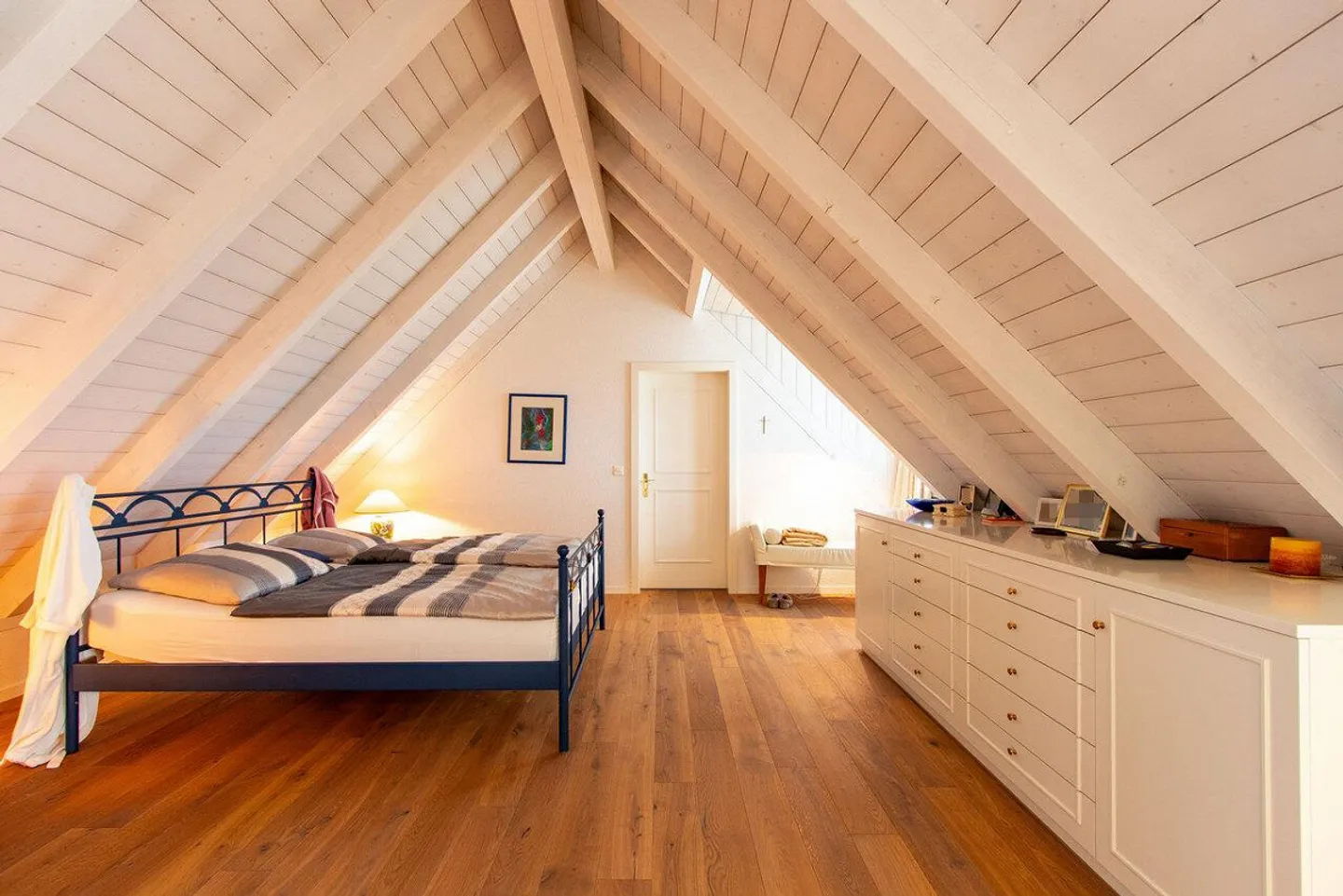 Exclusive villa with breathtaking lake and alpine views as well as pool oasis - Photo 16 of 18