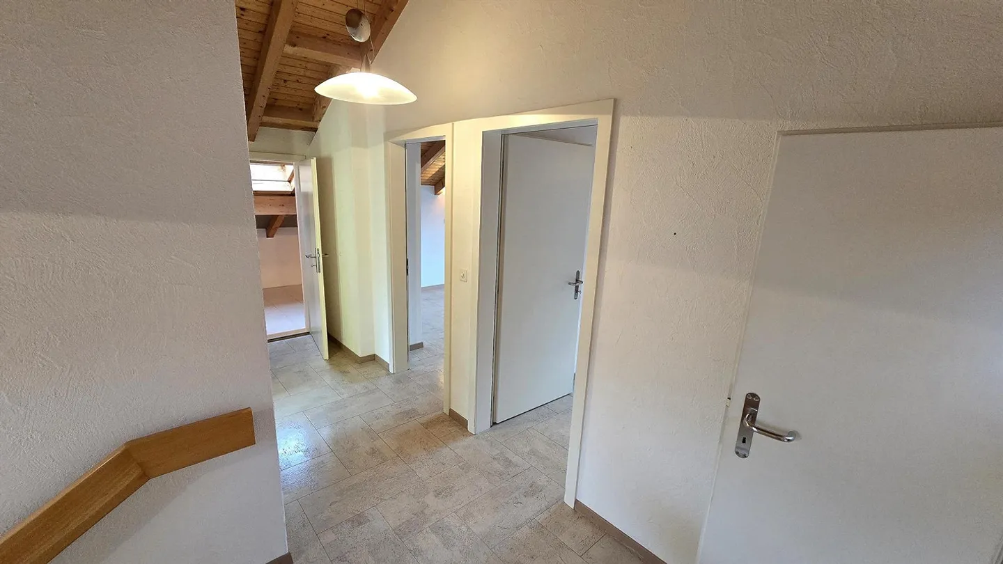 Charming Living Directly on the Aare - Extraordinary 3.5-Room Apartment - Photo 16 of 22