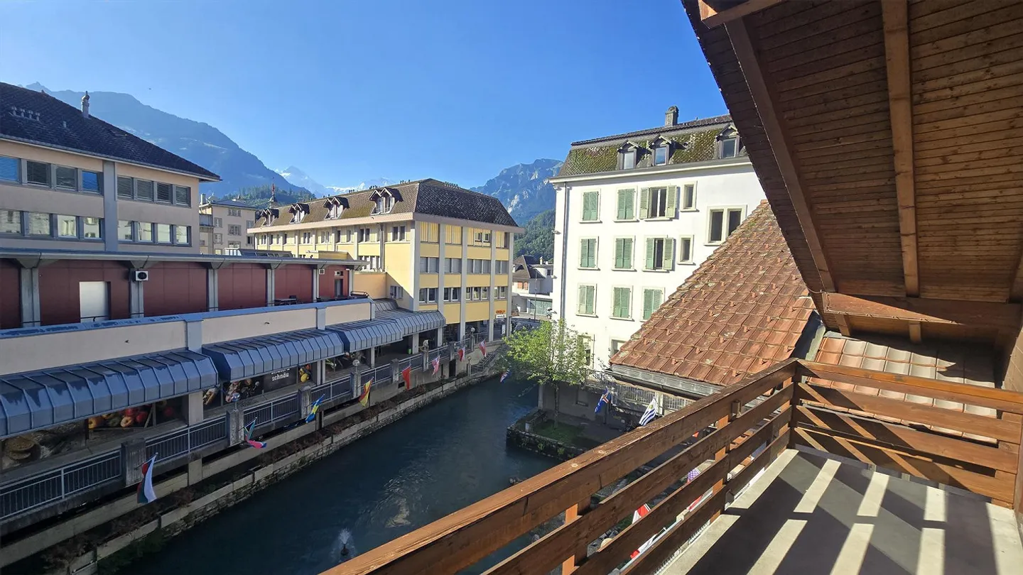 Charming Living Directly on the Aare - Extraordinary 3.5-Room Apartment - Photo 15 of 22