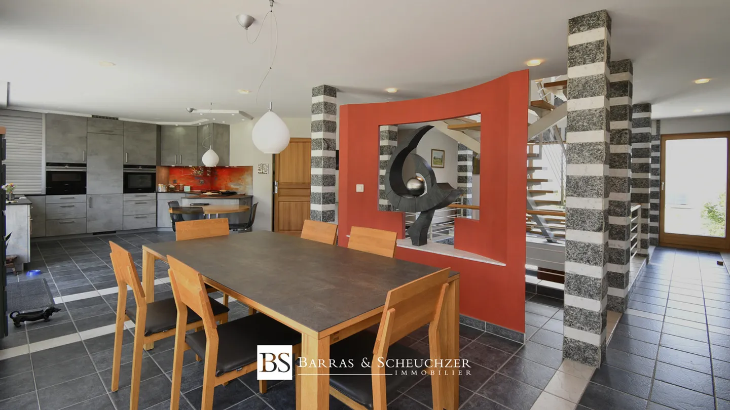 Proprietà straordinaria: villa spaziosa con 3,5 camere indipendenti - Foto 3 di 13